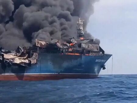 Иран унищожи пореден петролен танкер в Ормузкия проток (ВИДЕО)