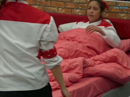 Маргарита от Хелс Китчън спи с куртката, с която после сервира на ВИП гостите