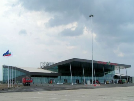 Затвориха летище "Пловдив" заради сигнал за бомба