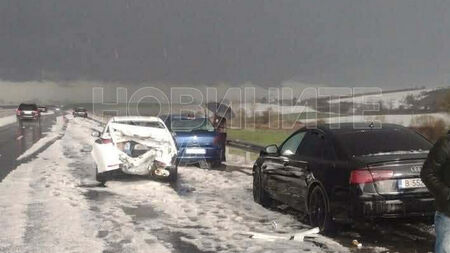 Верижна катастрофа на АМ "Хемус", има пострадало дете