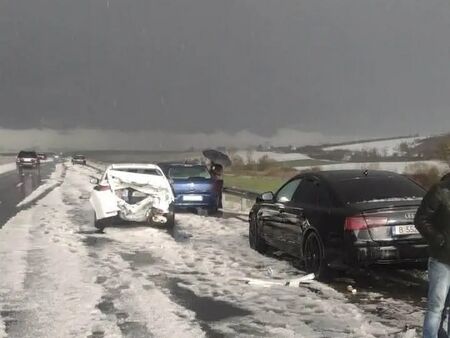 Верижна катастрофа на АМ "Хемус", има пострадало дете