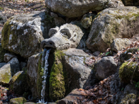 Страховит змей пази извора "Живата вода"