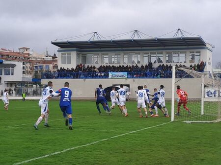 "Черноморец 1919" показа, че гради сериозен отбор, спря лидера "Дунав"