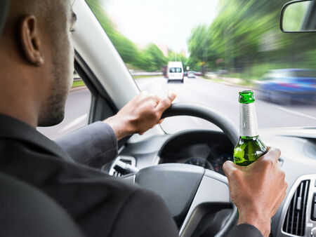 Пиян шофьор помля Пежото си край читалището в сунгурларското село Садово