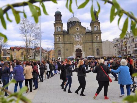 Бургас с 10-дневна празнична програма за Лазаровден, Цветница и Великден