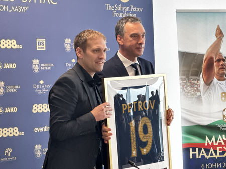 Стилиян Петров подготвя уникален благотворителен мач в Бургас с участието на куп звезди