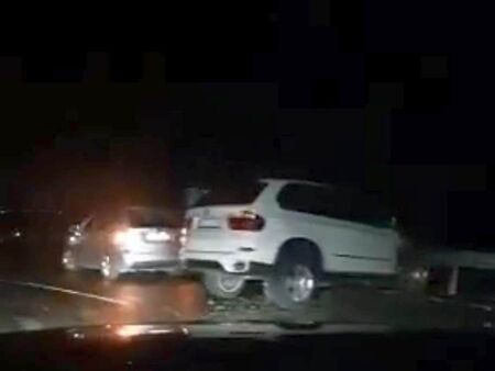 Дрогиран шофьор размаза БМВ-то си в Голф в поморийското село Бата