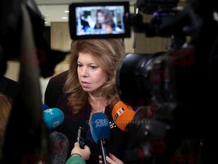 Илияна Йотова разкритикува подписването на дългосрочно споразумение с бившата съветска република като изтъкна, че такова право има само бъдещото редовно правителство