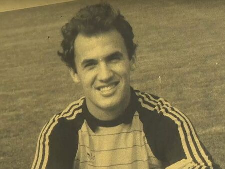 Левски откри траурен кът в памет на Боби Михайлов на стадион Георги Аспарухов