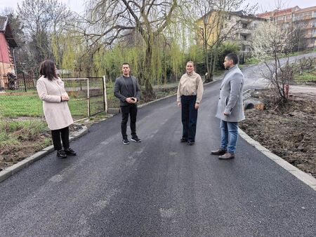 В Лозенец се работи активно по ремонта на кметството и уличната мрежа, проектира се лодкостоянка