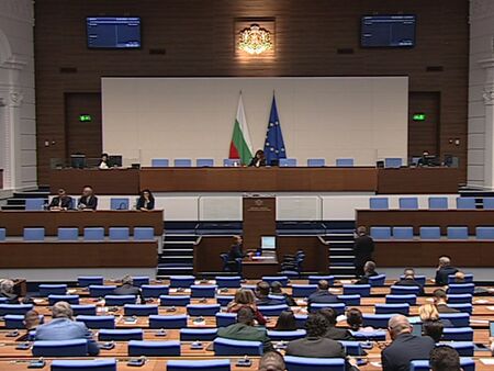 Депутатите нищят да отменят ли скандалния договор с Украйна, подписан от служебния премиер „на тъмно” (НА ЖИВО)