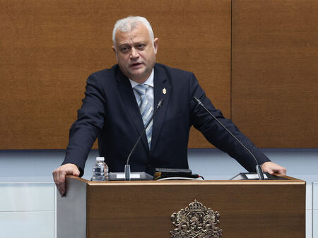 Вътрешният министър искал неофициална информация за експертизите по случая "Петрохан"