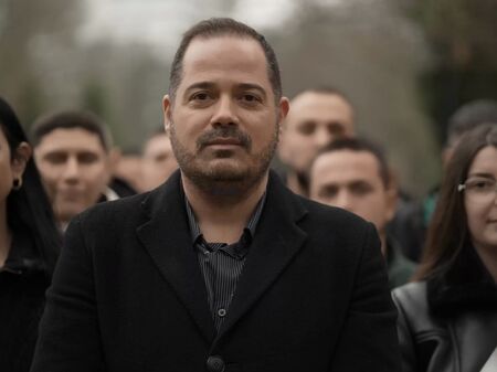 Калин Стоянов, когото хората посрещат не като политик, а като близък