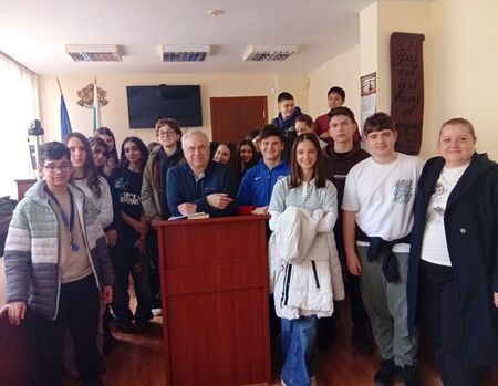 Съдия от Апелативния съд в Бургас обясни на ученици какви са тежките последици от нарушенията на пътя