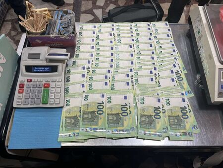 Полицията в Бургас пресече схема за купуване на гласове в Поморие, иззети са над 21 000 евро (СНИМКИ)