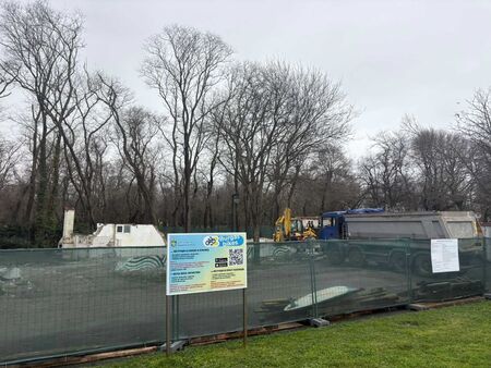 Сигнал до Флагман: Защо събориха Графичната база в Бургас (СНИМКИ)