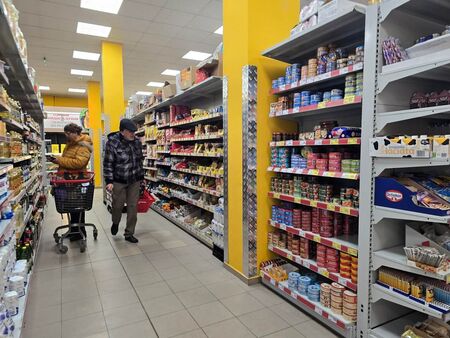 Великден удря магазините: Две големи вериги в Бургас затварят