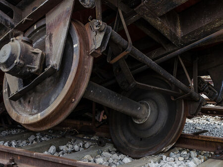 Паднала скална маса дерайлира влак между Радунци и Дъбово, движението по линията е спряно