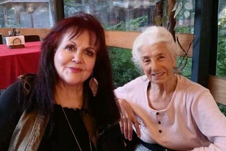 След 20 дни в болницата: Янка Рупкина продължава да е в кома, изписаха я