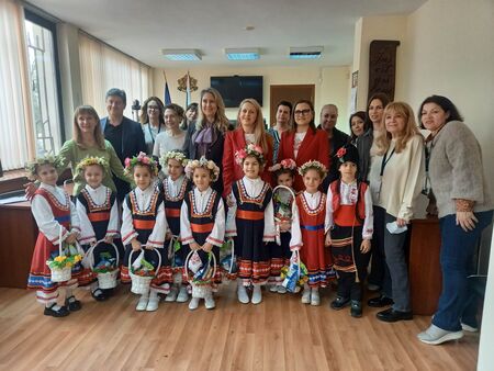 Лазарки пяха за здраве в Апелативен съд-Бургас