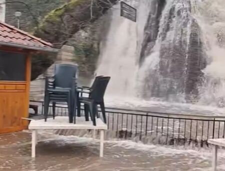 Водопад заля емблематичен ресторант в Бачково 