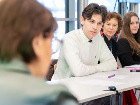 Бургас кани активни младежи да влязат в Съвета на децата