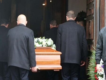 Футболният елит и още стотици близки и приятели изпратиха Боби Михайлов