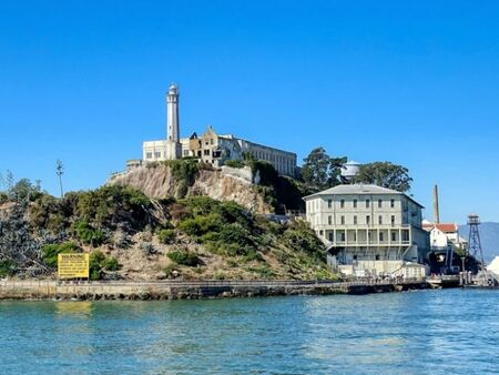 Тръмп иска 152 млн. долара, за да отвори вратите на затвора "Алкатрас"