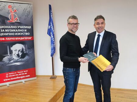 Подкрепата за рояла на Бургас расте, семейство Губерови се включи с дарение