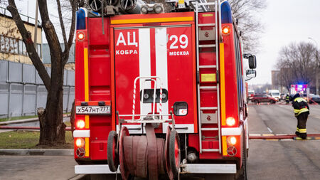 Пожар избухна във военно училище в Москва, евакуирани са около 100 души