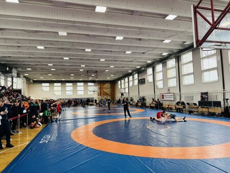 Тежък инцидент с млад борец във Враца, местят го с линейка до "Пирогов"