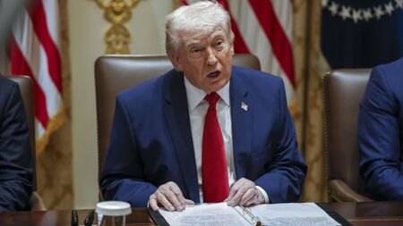 Гневът на Тръмп: Отворете проклетия проток, луди копелета, или ще живеете в ада - просто гледайте!