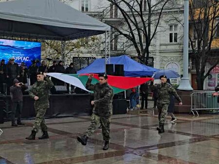 По-високите заплати привличат кадри в армията, некомплектът от военнослужещи е намалял