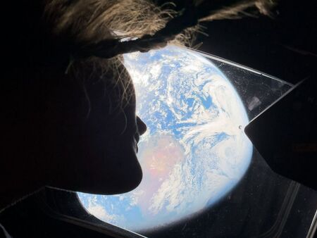 Артемис II навлезе в лунното притегляне и се насочи към историческо прелитане