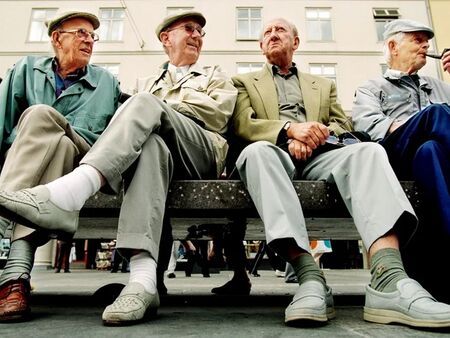 Великобритания вдига пенсионната възраст до 67 години