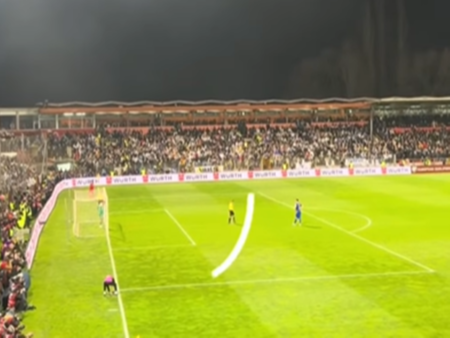 Скандал или геройство? 14-годишен скрил "безценното" листче на Донарума