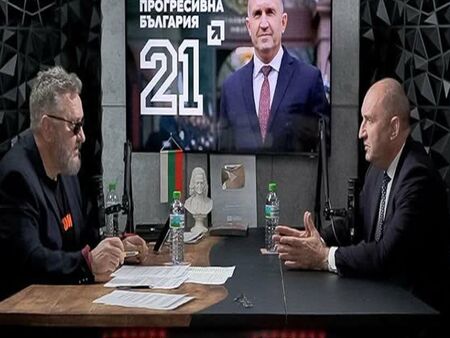 Румен Радев: ПП се опитват да прокарат румънския модел в България, за да управляват дълго