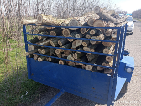 Хванаха незаконно съхранявана дървесина в две старозагорски села при съвместни проверки