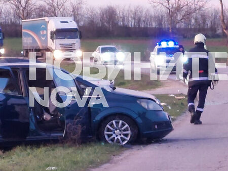 Дете е в кома след тежката катастрофа край Добрич