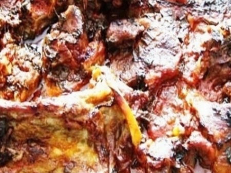 Агнешко печено на фурна: крехка домашна рецепта за празничната трапеза