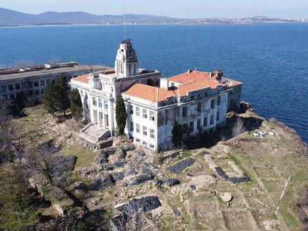 Държавата върна остров „Св.св. Кирики Юлита“ на Министерство на културата