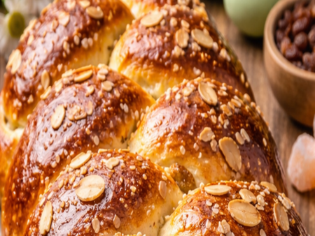 Великденски козунак с локум и стафиди