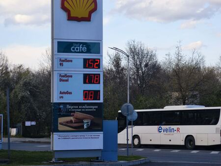 Войната май свърши, но скоро няма да има поевтиняване на горивата