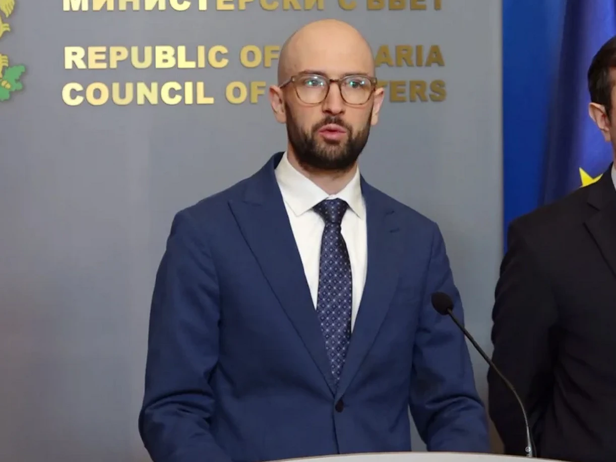 Деескалацията на конфликта в Близкия изток е най-сигурния изход от ценовия шок, каза финансовият министър. Властта отпусна 18 млн. евро за междуградския транспорт