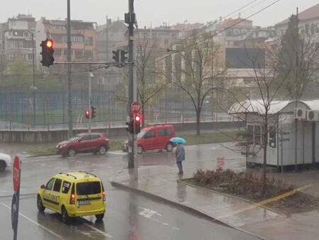 Сърдито време на 9 април: Облаци, дъжд и дори сняг