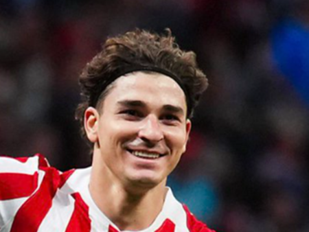 Атлетико отговори на Барселона и Арсенал за Хулиан Алварес