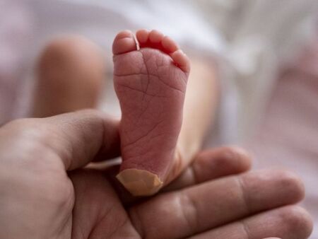 Разширяват неонаталния скрининг за всички новородени в България