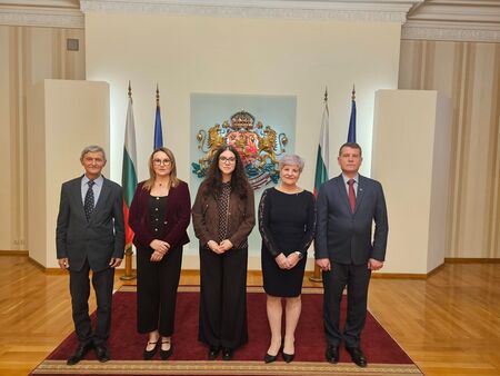 Президентството даде рамо за първи ученически гвардейски отряд зад граница в Чикаго