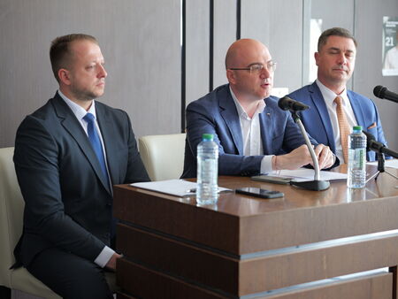 "Прогресивна България" постави в Бургас акцент върху най-болните теми в туризма (СНИМКИ/ВИДЕО)