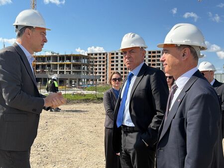 Димитър Николов запозна министъра на образованието със строителството на модерния студентски кампус в Бургас